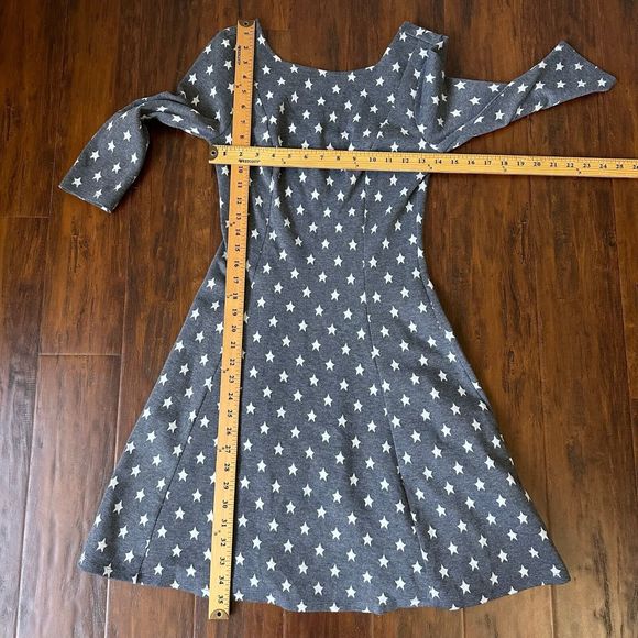 MODCLOTH 3/4 Sleeve Star Print Sheath Mini Dress in Grey - Picture 9 of 10
